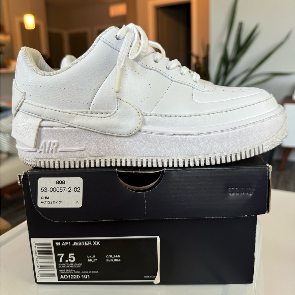 Nike Jester Triple White.